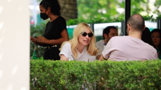 Μαρία Ηλιάκη &amp; Στέλιος Μανουσάκης | Πιο ερωτευμένοι από ποτέ στο κέντρο της Αθήνας