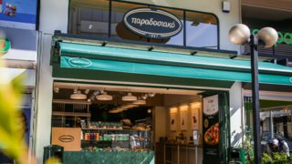 "Παραδοσιακό" | Τα λαμπερά εγκαίνια του νέου καταστήματος στη Γλυφάδα - Οι celebrities που βρέθηκαν εκεί