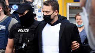 Γλυκά Νερά: Η φωτογραφία ντοκουμέντο με τον Μπάμπη μέσα στο σπίτι λίγο πριν τη δολοφονία που σόκαρε την Ελλάδα