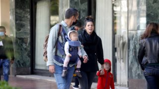 Ο Σωτήρης Κοντιζάς σε σπάνια δημόσια εμφάνιση με την οικογένειά του