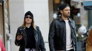 Ο Κωνσταντίνος Αργυρός στο κέντρο της Αθήνας με εντυπωσιακή συνοδό