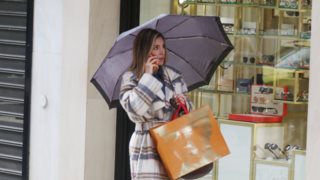 Η Αθηνά Οικονομάκου για ψώνια στο κέντρο της Αθήνας, λίγο την πρεμιέρα του &quot;The Masked Singer&quot;