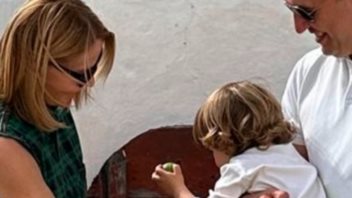 Η Τζένη Μπαλατσινού στο πιο τρυφερό Χριστουγεννιάτικο βίντεο με τον γιο της, Παναγιώτη - Αντώνιο