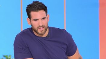 Ετεοκλής Παύλου: &quot;Δάκρυσα, γύρισα το κεφάλι και έκλαψα κοιτώντας τη μάνα μου&quot;