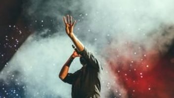 Ο νεαρός καταγγέλλων του γνωστού τραγουδιστή στις πρώτες δηλώσεις στο "Πρωινό"