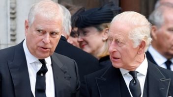 "Βροχή" οι ερωτήσεις για τον Άντριου στον βασιλιά Κάρολο σε νέα εμφάνιση του Βρετανού μονάρχη