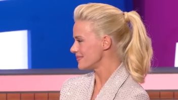 Στο Παρά Πέντε 20 χρόνια μετά: Η Ζέτα Μακρυπούλια "γκρέμισε" το πλατό με το "Φιλί Φιλί"