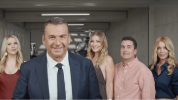 Παντρεύεται συνεργάτιδα του Γιώργου Λιάγκα &amp; έδειξε το μονόπετρο on air