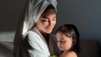 Η Ιωάννα Τούνη αποκάλυψε τον τρόπο που πείθει τον γιο της να κάνει μπάνιο