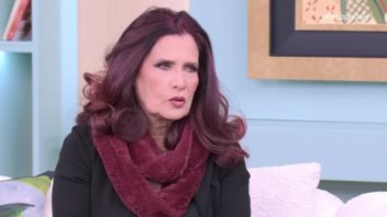 Πωλίνα: "Πρώτη λυκείου έκοψα των ομφάλιο λώρο στον γιο μου. Δεν μου άρεσε η εικόνα μου"