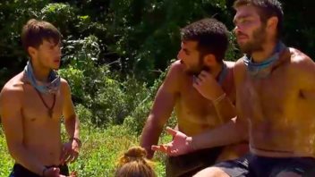 Χαμός στο Survivor ανάμεσα σε Σταύρο και Μάνο: "Δεν μπορεί να λύσει ούτε ένα κόμπο και φταίω εγώ"