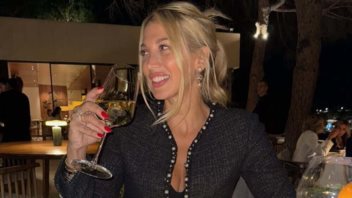 Η Κωνσταντίνα Σπυροπούλου μετέτρεψε το σαλόνι της σε χριστουγεννιάτικο χωριό