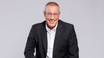 Τηλεθέαση | Ο Νίκος Μάνεσης άφησε πίσω του τις ψυχαγωγικές εκπομπές του Σαββατοκύριακου