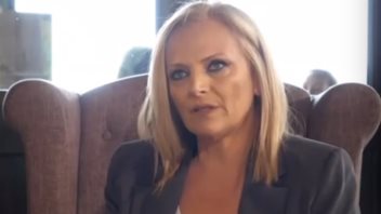 Χριστίνα Λαμπίρη: &quot;Όταν µια σχέση οδεύει µε µαθηµατική ακρίβεια προς το τέλος της, πρέπει να φεύγεις µε αξιοπρέπεια&quot;