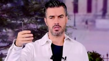 Ο Γιάννης Τσιμιτσέλης απολογήθηκε για τα &quot;γαλλικά&quot; του στον αέρα του ΣΚΑΪ: &quot;Δικό μου λάθος, τραγικό&quot;