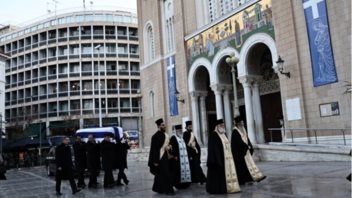 Πριγκίπισσα Ειρήνη: Λαϊκό προσκύνημα στο παρεκκλήσι της Μητρόπολης - Στο Τατόι η ταφή της [εικόνες - βίντεο]