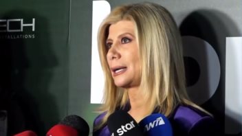 Συγκινεί η Ζήνα Κουτσελίνη: "Ενώ στόλιζα δέντρο ο πατέρας μου λόγω του αλκοόλ το γκρέμιζε"