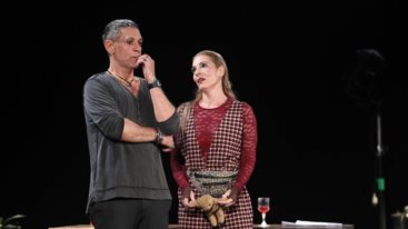 Ο Αιμιλιος Χειλακης μιλα για την εισβολη της αστυνομιας σε παρασταση οπου πρωταγωνιστει