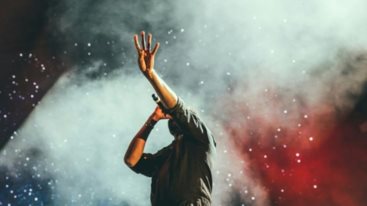 Δυο οι καταγγελιες βομβα κατα πασιγνωστου τραγουδιστη για σεξουαλικη παρενοχληση - &quot;Ειναι πολυ μεγαλο ονομα&quot;