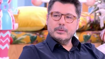 Ο Λαμπρος Κωνστανταρας απαντα για τη φημολογουμενη συντροφο του