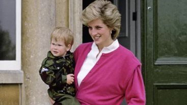 Γιατι το νεο κερινο ομοιωμα της Lady Di στο Παρισι προκαλει ανησυχια στο Παλατι του Μπακιγχαμ;