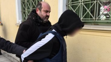 Ξυλοκοπησαν στις φυλακες τον 16χρονο που σκοτωσε τον 17χρονο στις Σερρες και εβαλαν φωτια σε στρωματα