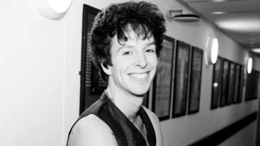 D3lta | Ο γιος του Γιαννη Κουστα στη σκηνη με την Αννα Βισση