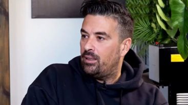 Ο Γιαννης Αιβαζης εξομολογειται για τον καρκινο: "Το κουβαλας και οσο μεγαλωνεις σκεφτεσαι αν θα ξαναβγει"