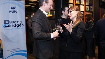 Με τις Βικυ Χατζηβασιλειου και Μαρια Εκμεκτσιογλου η δραση της WIN "Building Bridges: Connecting Greece to the World"