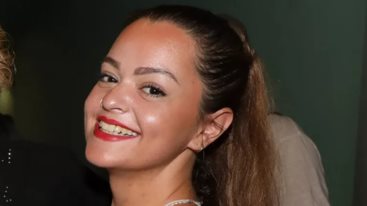 Μαριτινα Ντενιση | Με σεξι σορτς και ψηλες μποτες στην πρωινη της βολτα