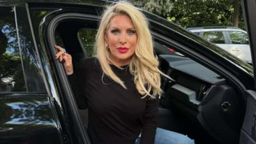 Η Ελενη Μενεγακη στελνει κοκκινα φιλια μετα την αγαπημενη της πρωινη συνηθεια