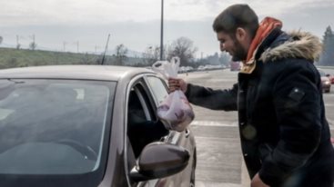 Αμετακινητοι οι αγροτες στα μπλοκα: Κλεινουν τη Δευτερα τις σηραγγες των Τεμπων για τα φορτηγα