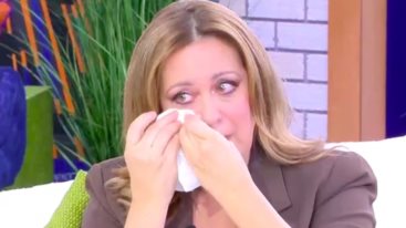 Συγκινηθηκε η Ευαγγελια Μουμουρη: "Γιατι το κανατε αυτο;"
