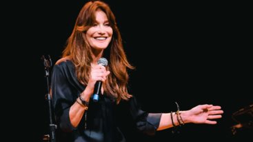 Τα δακρυα της Carla Bruni στη σκηνη μετα την καταδικη του συζυγου της Nicolas Sarkozy