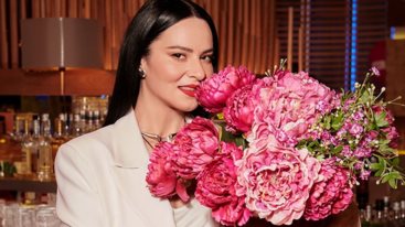 Η Ζενεβιεβ Μαζαρι με το look που θα αντιγραψουμε σιγουρα μεσα στη σεζον
