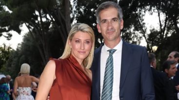 H Σια Κοσιωνη ετοιμαζεται να ανεβει στο θεατρικο σανιδι