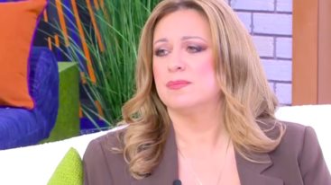 Ευαγγελια Μουμουρη: "Δεν μπορω να ειμαι η μητερα της - Μαθαινουμε με κινητρο την αγαπη προς τον ιδιο ανθρωπο"