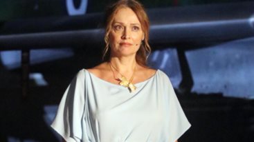 Συνεντευξη | Η Νικη Παλληκαρακη εξηγει πως ειναι να συμμετεχει σε τρεις διαφορετικες παραστασεις την ιδια σεζον