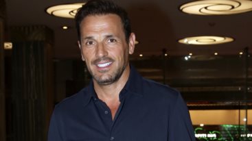 Ο Νικος Βερτης σε σπανια εμφανιση με τη συντροφο του στον Γιωργο Μαζωνακη