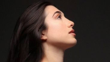 Η Κατερινα εσπασε το φραγμα του 1 εκατομμυριου τραγουδωντας "Ακουστε τι μου λεει"