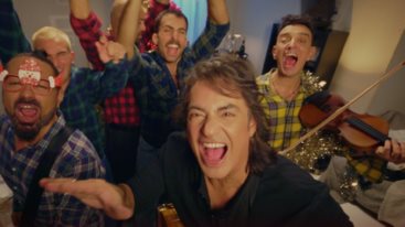 Ο Διονυσης Σχοινας φετος κανει... &quot;Μαυρα Χριστουγεννα&quot;