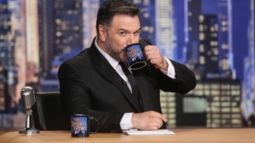 Συγκινει ο Γρηγορης Αρναουτογλου στο "The 2night show": "Η μητερα μου τα τελευταια δυο χρονια περασε παρα πολυ δυσκολα"