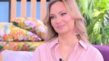 Στεφανι Καπετανιδη: &quot;Η μαμα μου με εβρισκε πολυ ασχημη οταν με γεννησε&quot;