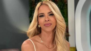 Το φορεμα της Τζενης Μελιτα ειναι τελειο για τις boho εμφανισεις σου