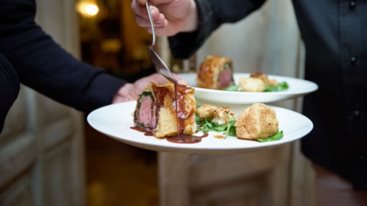Στα high end εστιατορια της Αθηνας δεν πας μονο για το φαγητο