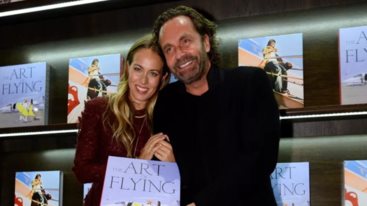 "Απαραδεκτη αναρτηση!": Το σχολιο που εκανε αισθηση στη φωτογραφια της Nina Flohr στο Βρετανικο Μουσειο