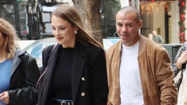 Ο Μιχαλης Ζαμπιδης σε σπανια δημοσια εμφανιση με τη συζυγο και τις διδυμες κορες τους