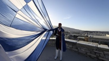 28η Οκτωβριου: Επαρση της σημαιας στην Ακροπολη [βιντεο]