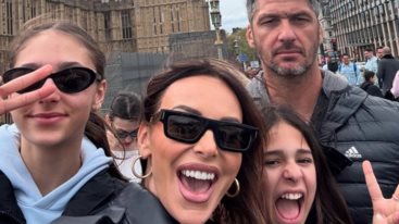 Μπεττυ Μαγγιρα: &quot;Ειναι στην εφηβεια αλλα εχω κι εγω τα δικα μου&quot;