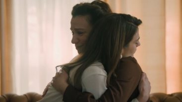 Το Σπιτι Διπλα Στο Ποταμι | Η Θεοδωρα πιανει επ’αυτοφωρω τη Μελισσανθη!